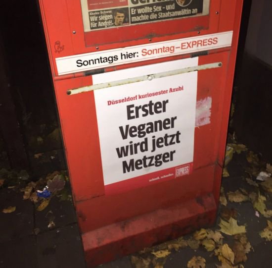"Erster veganer Metzger Deutschlands" - steht auf dem Sonntags Express zu lesen