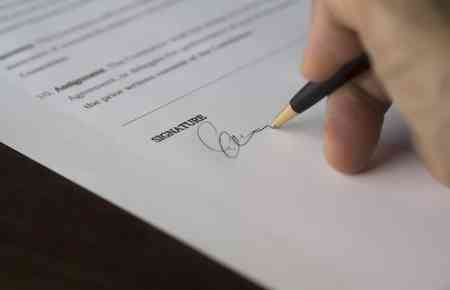 Unterschrift auf Dokument