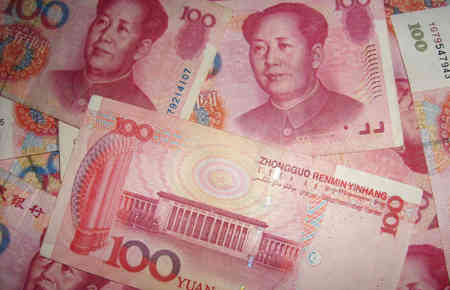 Chinesische Währung, SCheine auf einem Tisch, Yen. Hier Verhaltensregeln in China und Asien
